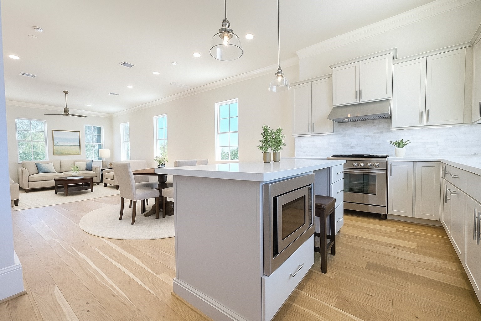 739 Bringhurst Street Houston, TX 77020 - Photo 2 of 15 Loads of natural light flooding in from all around! Virtual staging added.