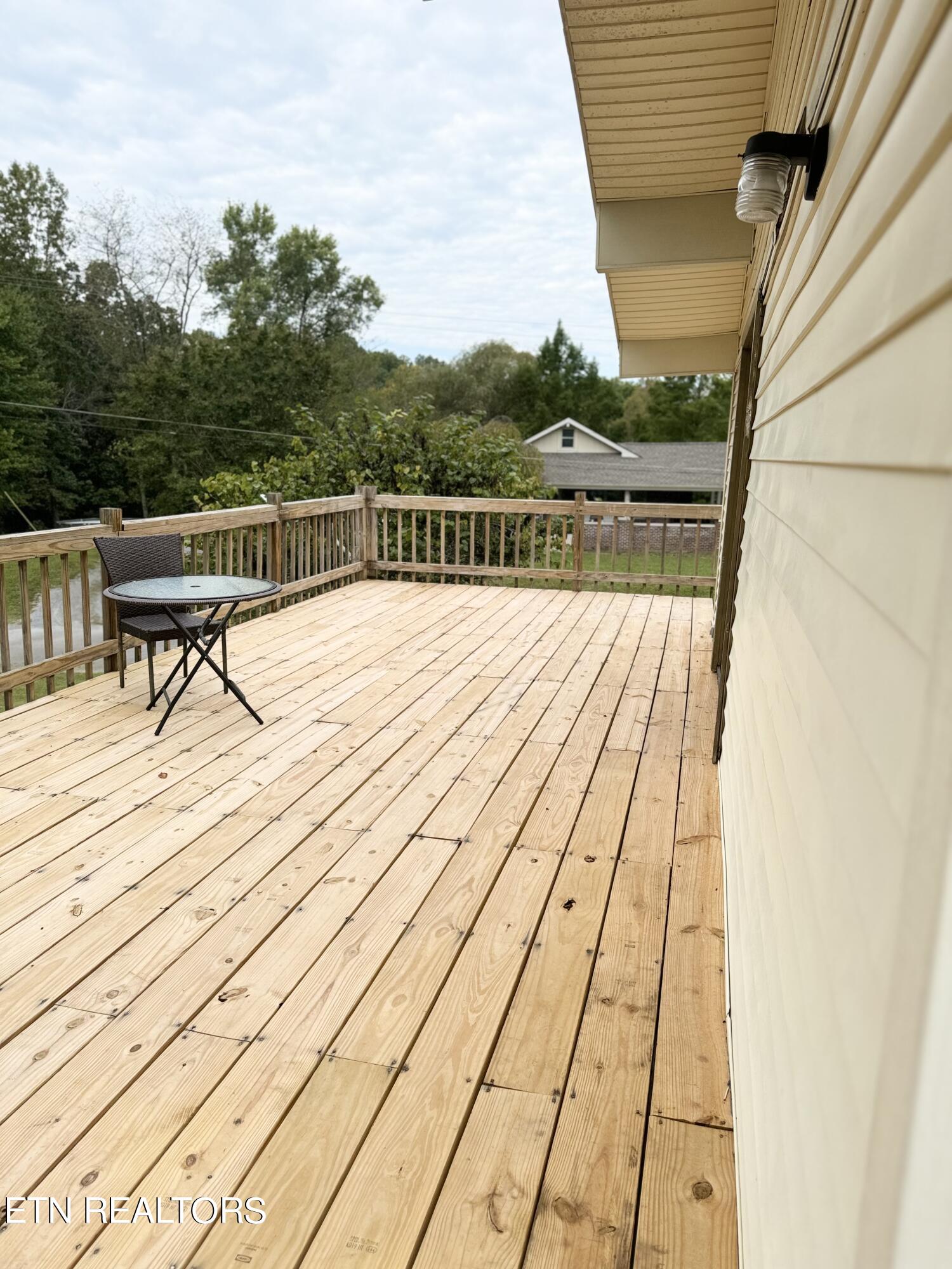 211 Gum Springs Road Middlesboro, KY 40965 - Photo 4 of 23 IMG_1548