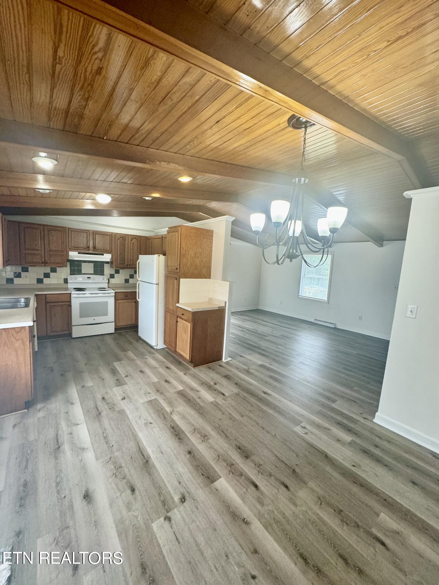 211 Gum Springs Road Middlesboro, KY 40965 - Photo 5 of 23 IMG_1519