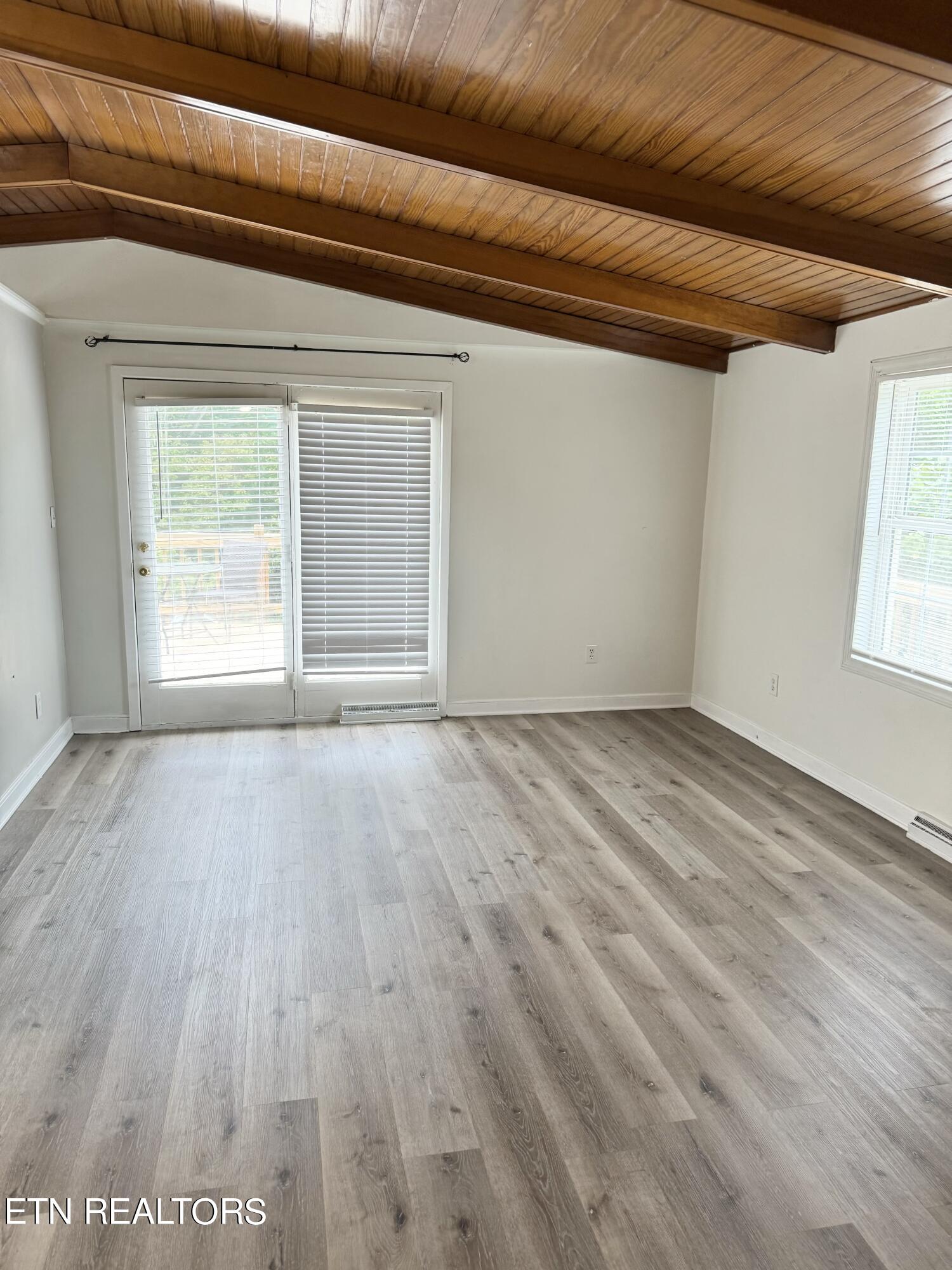 211 Gum Springs Road Middlesboro, KY 40965 - Photo 7 of 23 IMG_1527