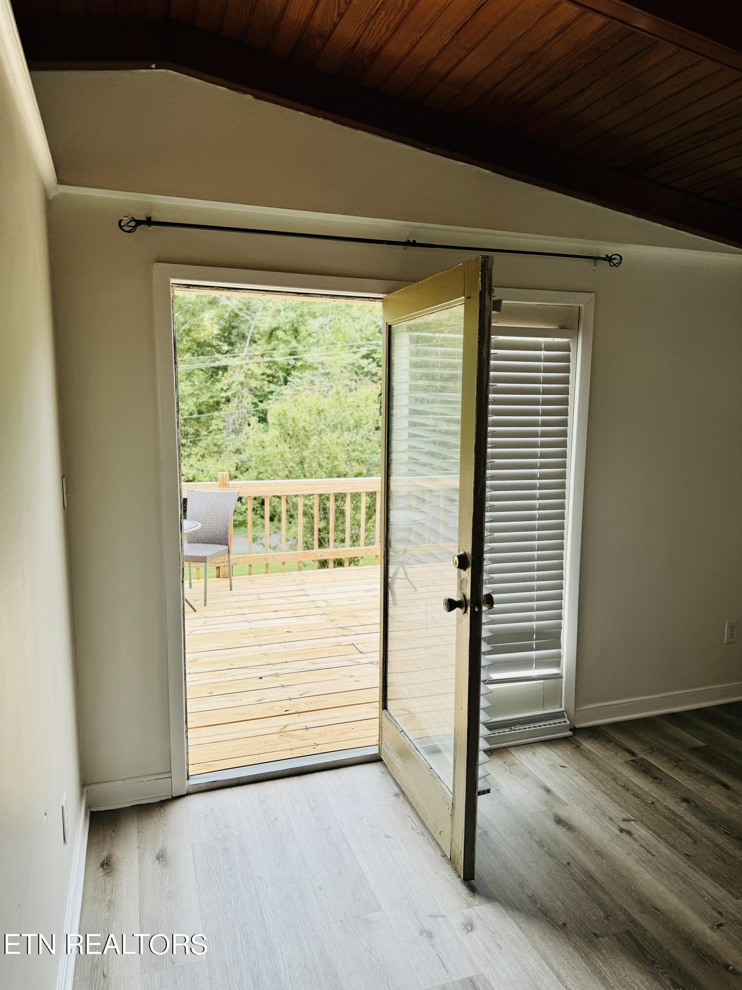 211 Gum Springs Road Middlesboro, KY 40965 - Photo 8 of 23 IMG_1543