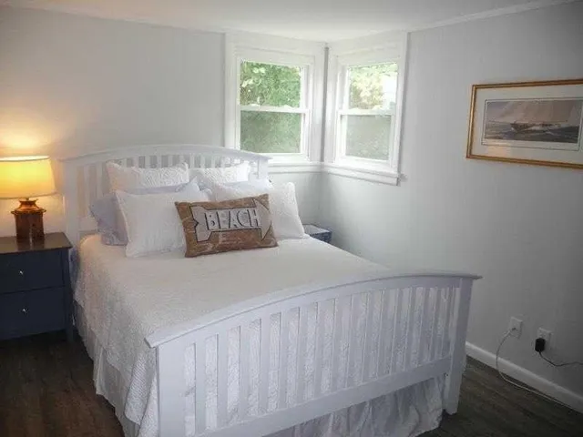 $2,500 | 97 Center Avenue, Middletown, RI 02842