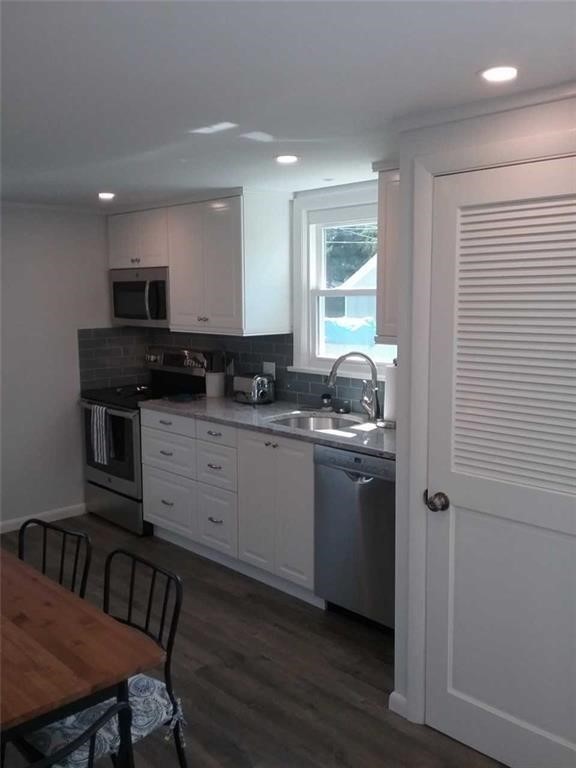 97 Center Avenue Middletown, RI 02842 - Photo 5 of 13