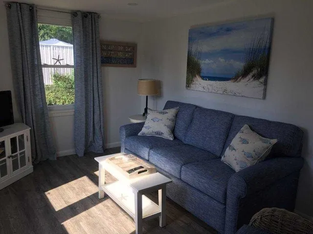 $2,500 | 97 Center Avenue, Middletown, RI 02842