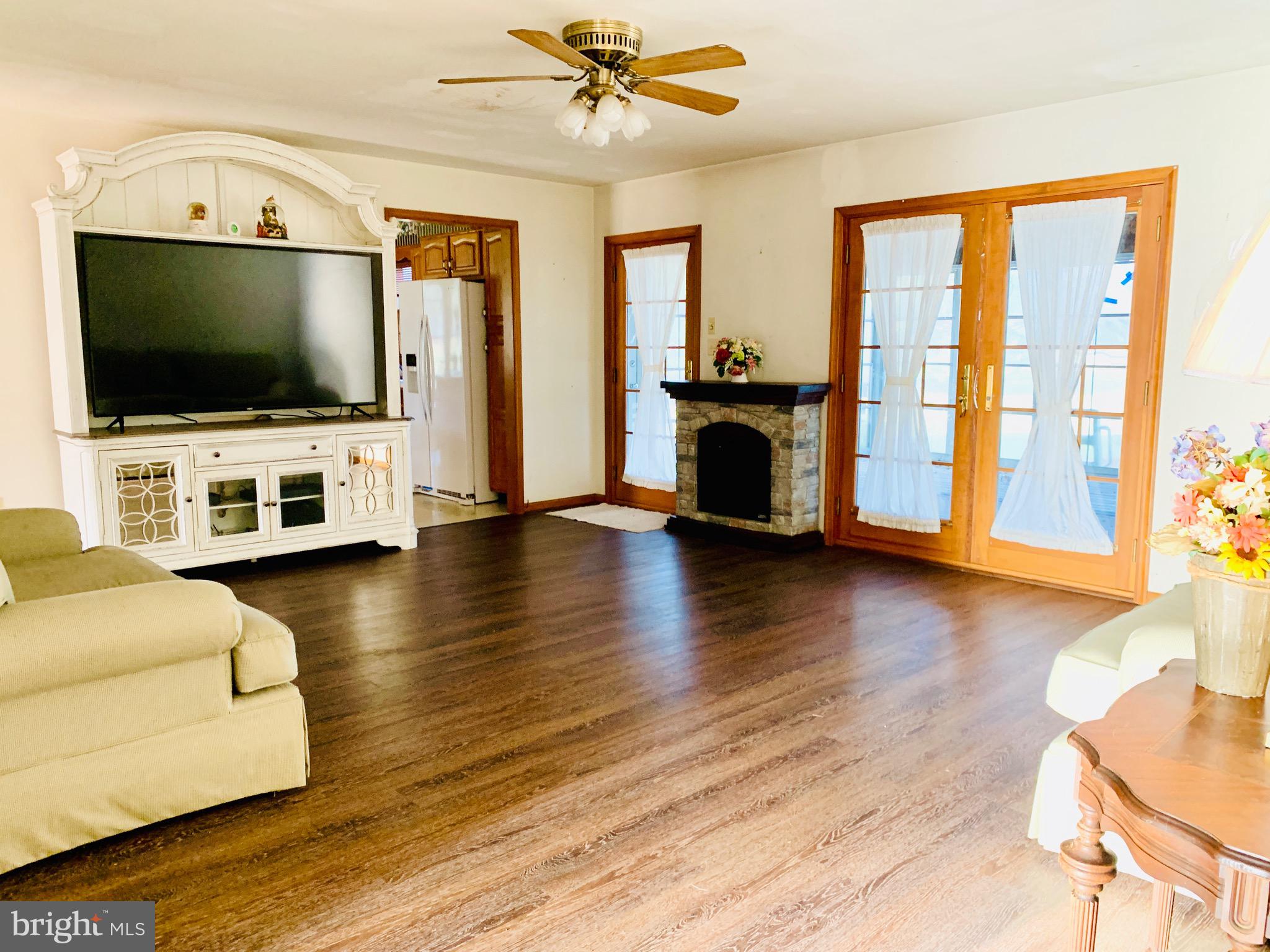 25586 Hignutt Road Denton, MD 21629 - Photo 10 of 35 Living Room