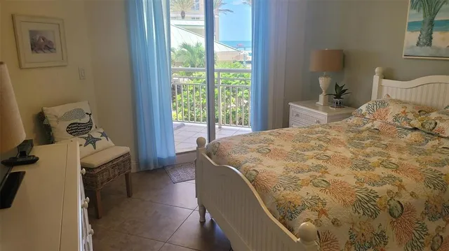 a view of livingroom with furniture