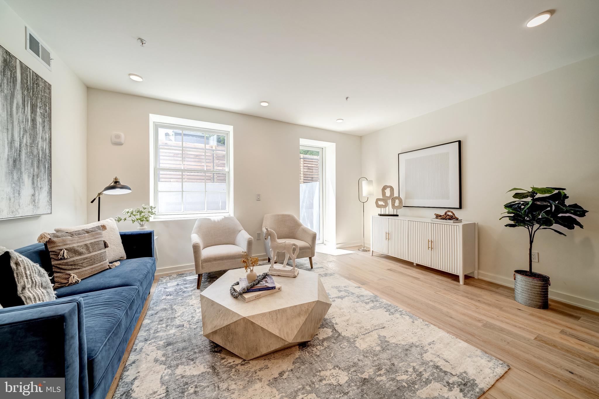 440 R Street Northwest, Unit 4 Washington, DC 20001 - Photo 6 of 24 Perfect space for entertaining family & friends