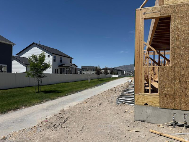 628 East Garden Grove Way, Unit 340 Eagle Mountain, UT 84005 - Photo 3 of 30