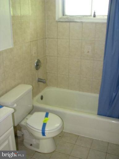 a bathroom with a toilet and a bathtub