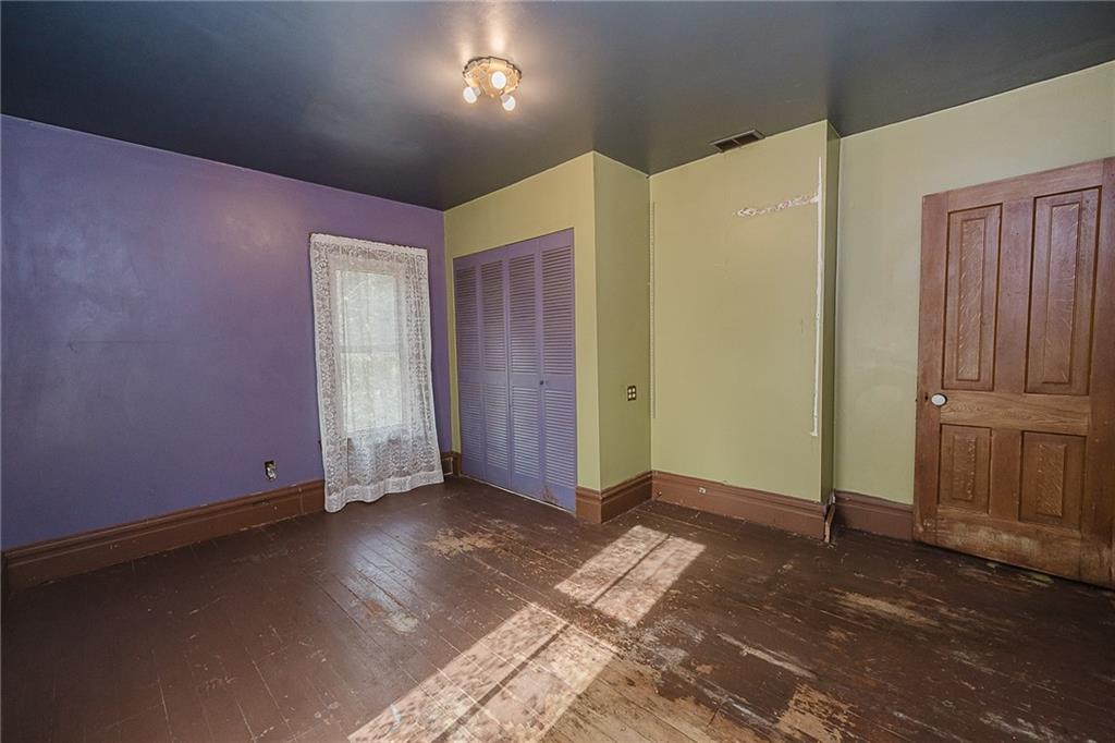 211 Old Mill Road Apollo, PA 15613 - Photo 29 of 42 an empty room with closet area