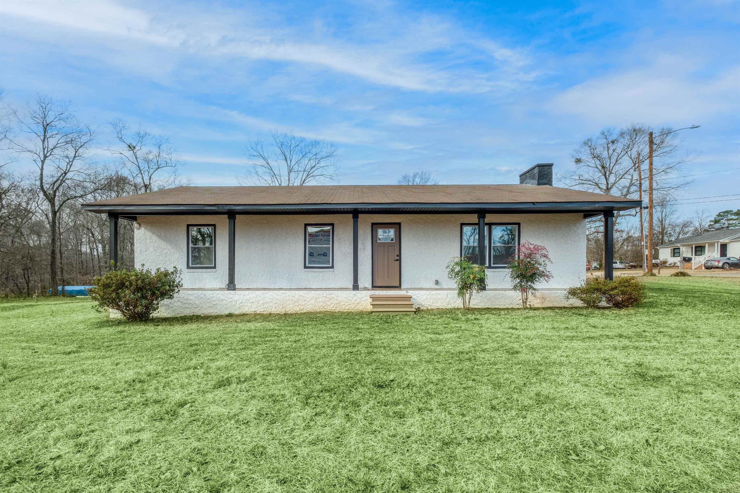 317 Tracy Court Wellford, SC 29385 - Photo 2 of 28