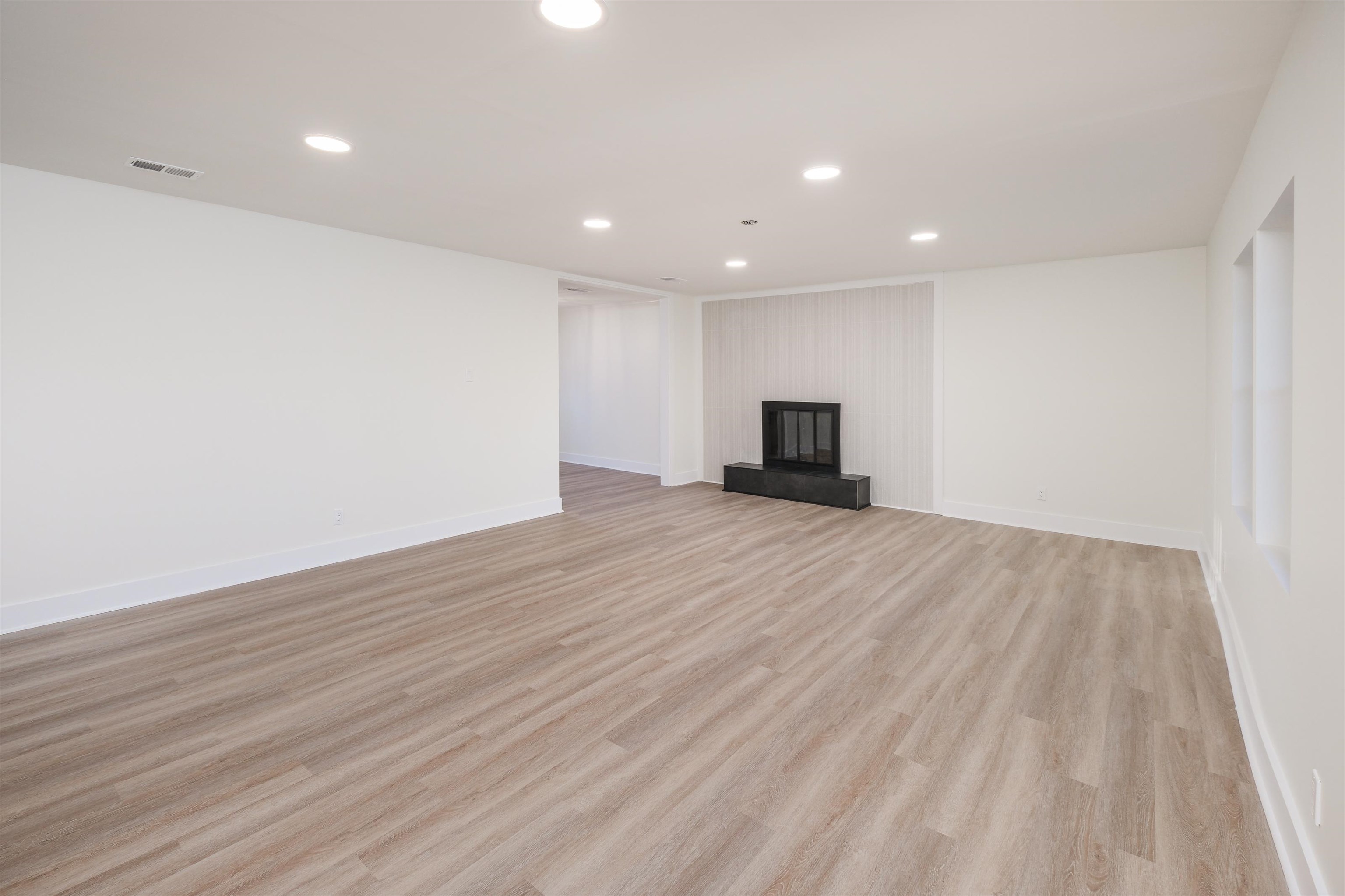 317 Tracy Court Wellford, SC 29385 - Photo 5 of 28