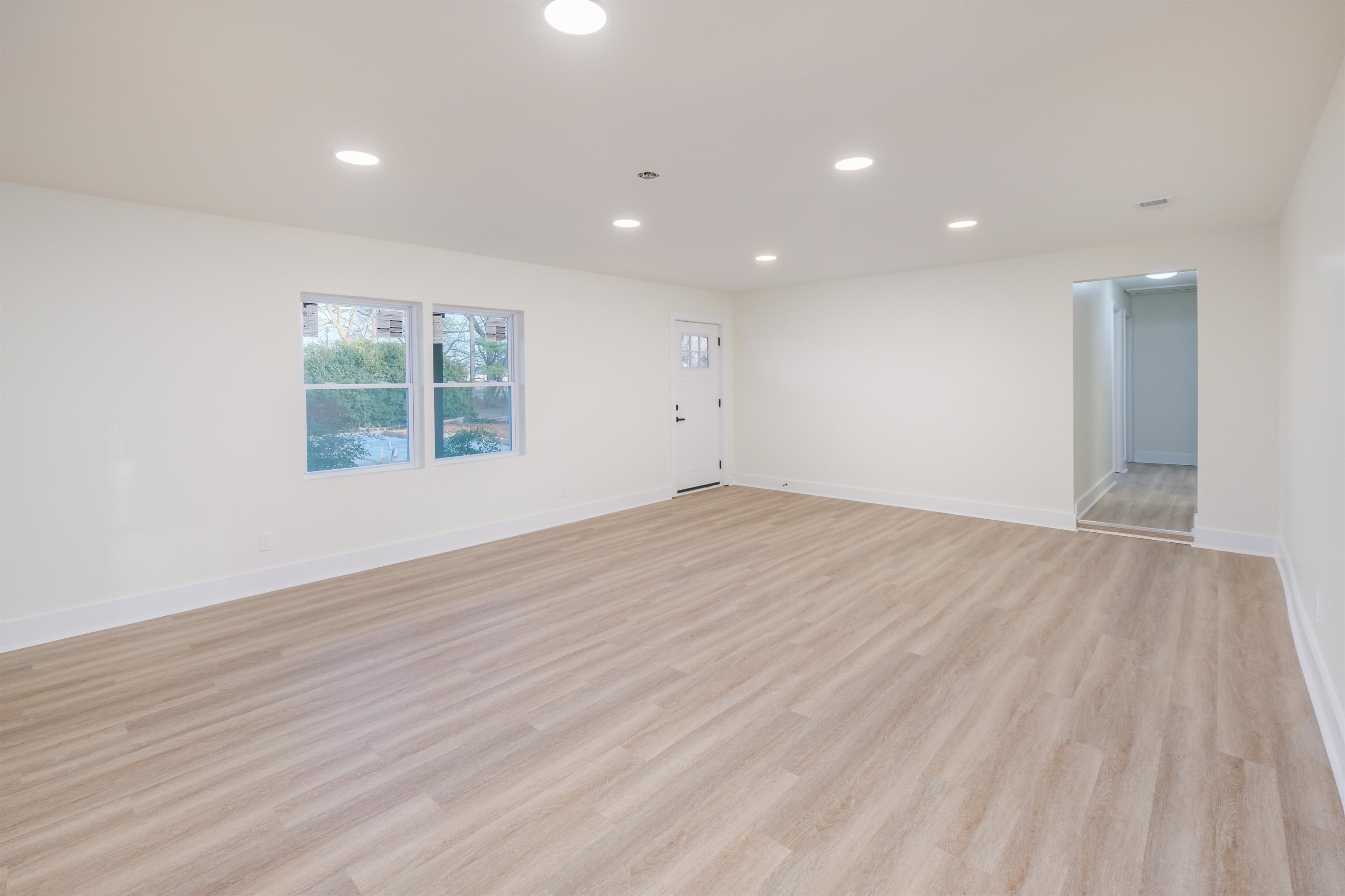 317 Tracy Court Wellford, SC 29385 - Photo 7 of 28