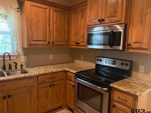 $1,250 | 200 Water Street, Bullard, TX 75757