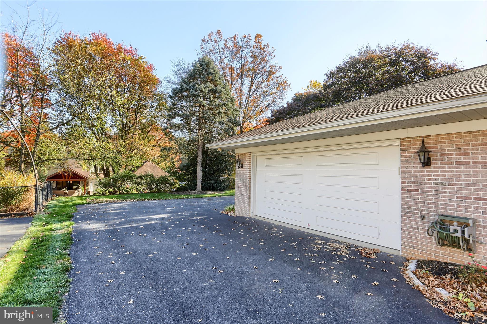 864 Hilltop Road Lemoyne, PA 17043 - Photo 5 of 16