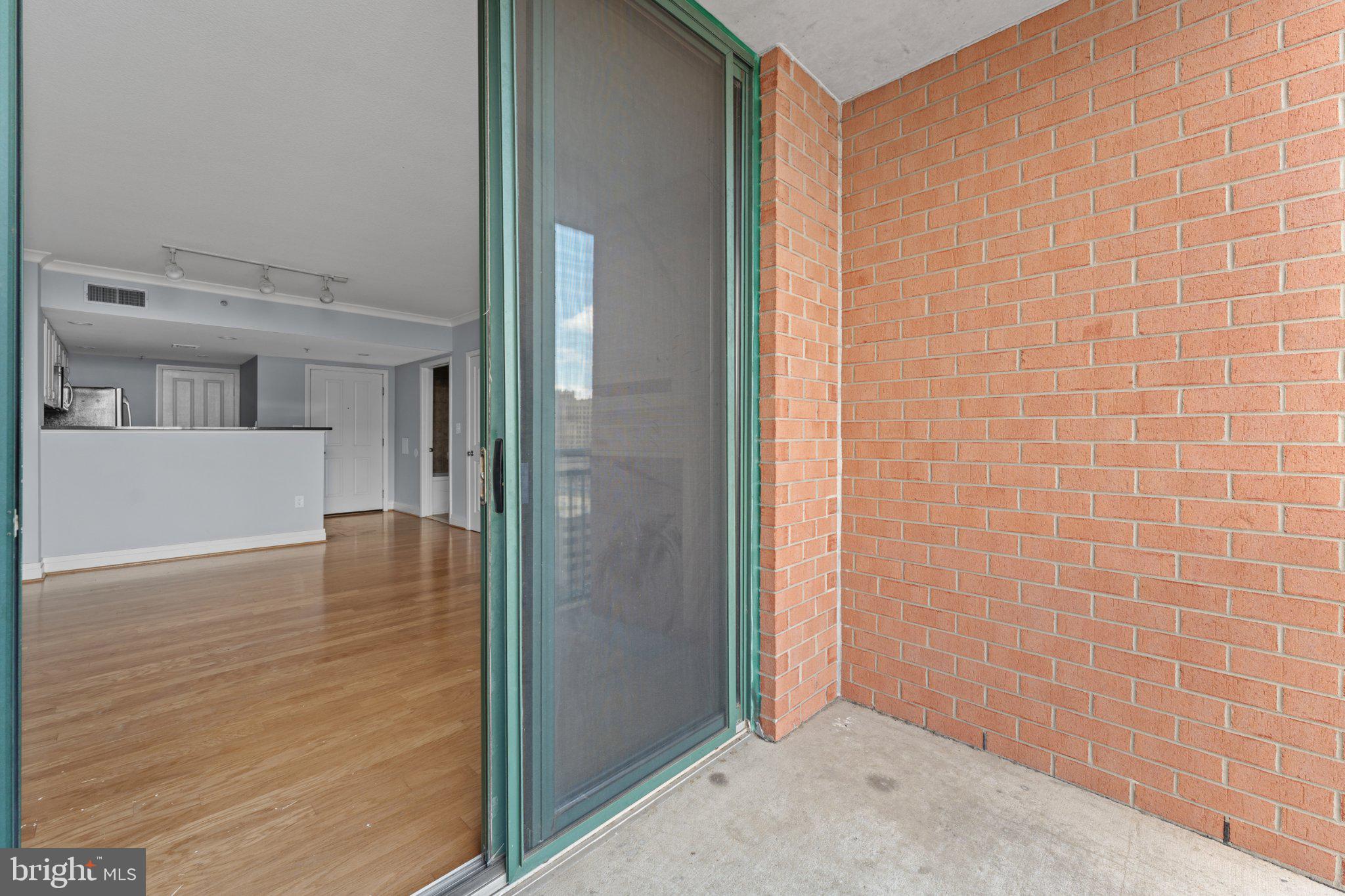 414 Water Street, Unit 1306 Baltimore, MD 21202 - Photo 18 of 29 Inviting entry to modern living space.