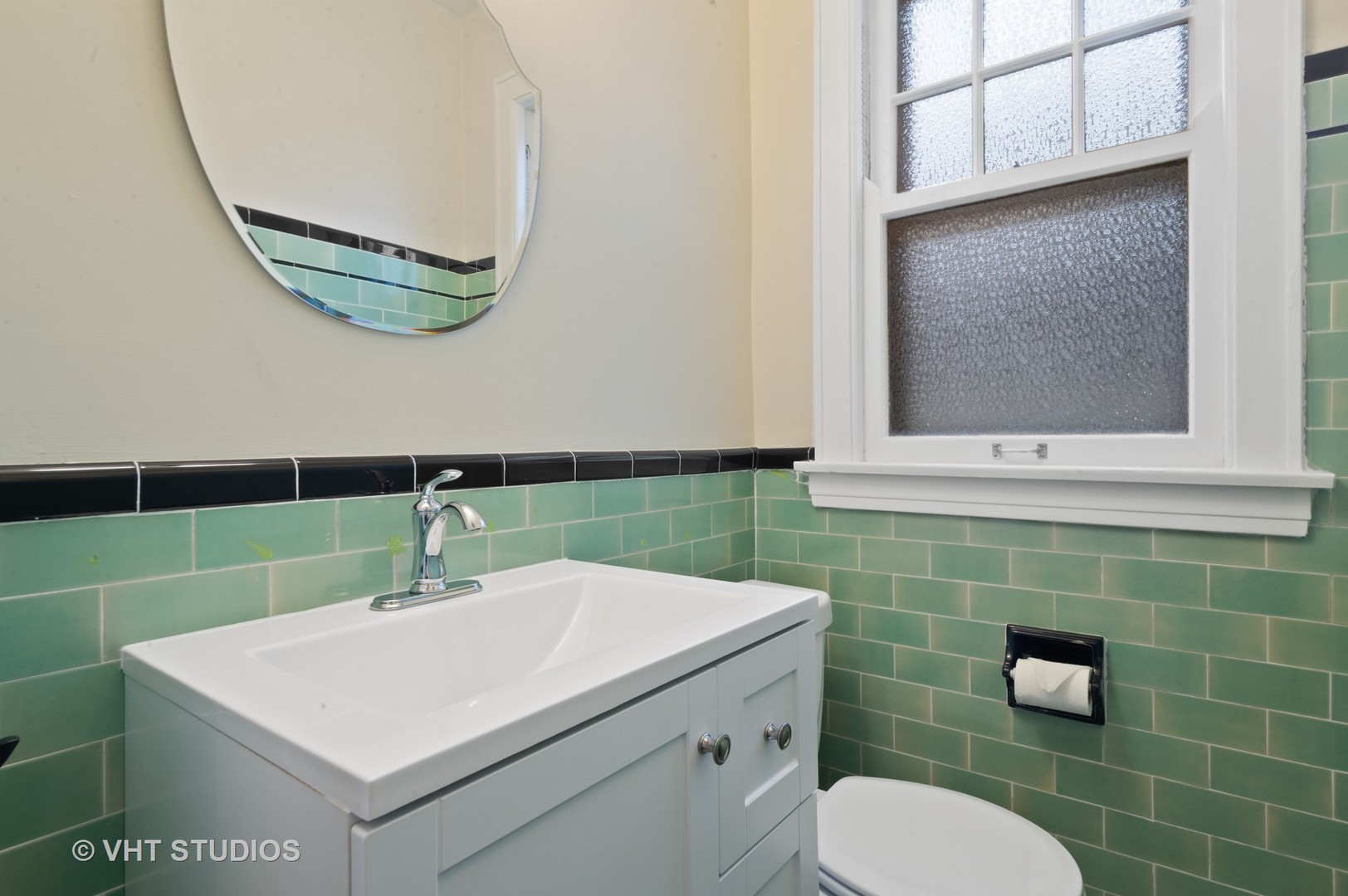 510 Berkeley Road Riverside, IL 60546 - Photo 12 of 30 a bathroom with a sink a mirror and a toilet