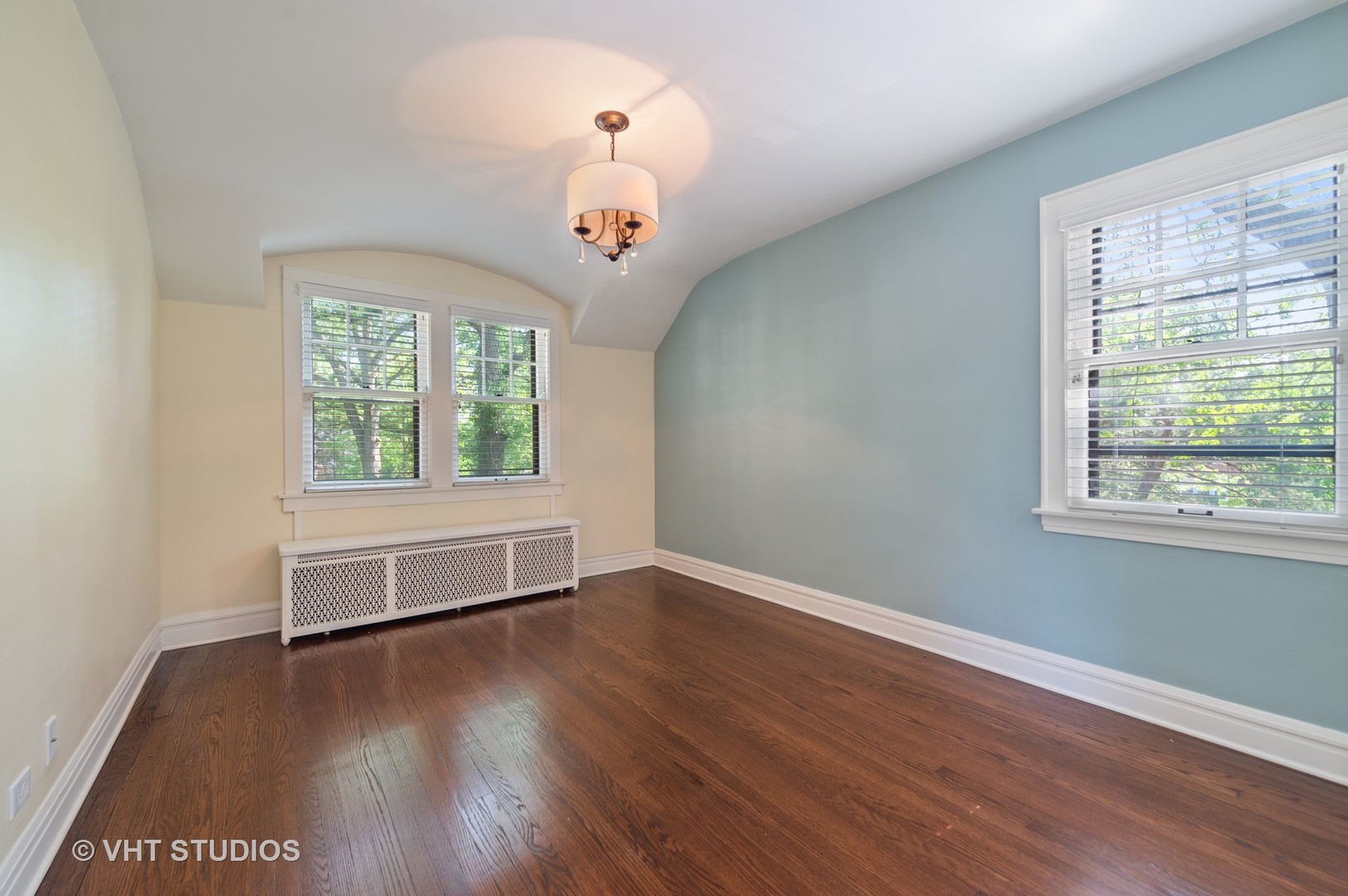 510 Berkeley Road Riverside, IL 60546 - Photo 15 of 30 an empty room with wooden floor and windows
