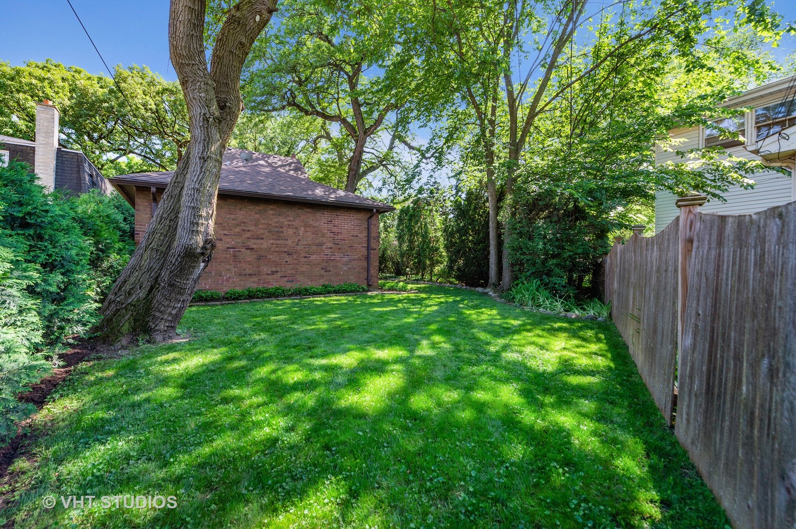 510 Berkeley Road Riverside, IL 60546 - Photo 28 of 30 a backyard of a house with lots of green space