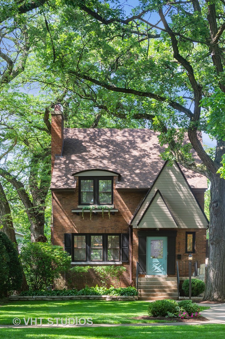 510 Berkeley Road Riverside, IL 60546 - Photo 29 of 30 a front view of a house with a garden