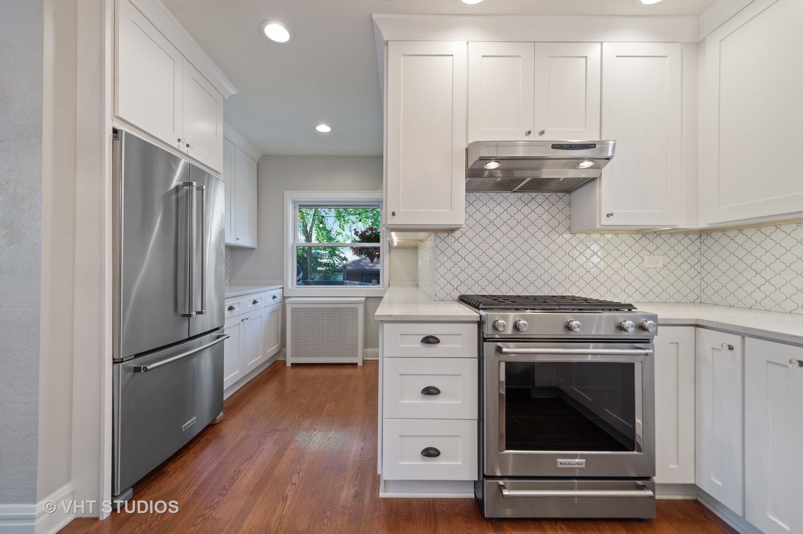 510 Berkeley Road Riverside, IL 60546 - Photo 7 of 30 a kitchen with a stove top oven and refrigerator