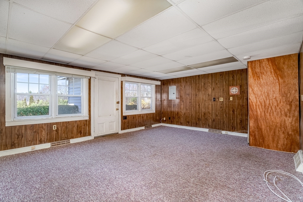 382 West Main Street Groton, MA 01450 - Photo 8 of 38 an empty room with windows