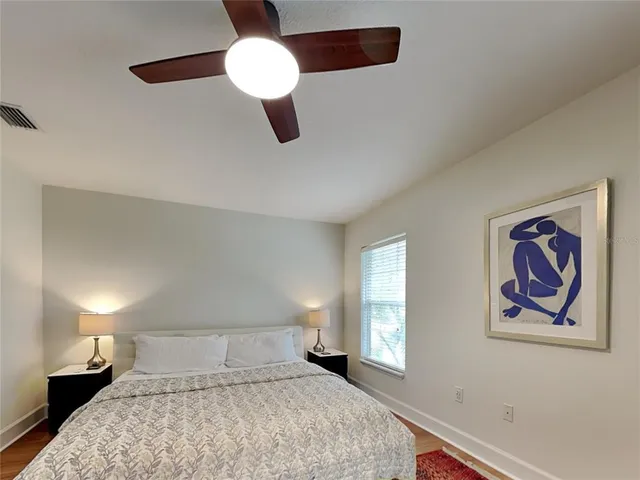 a view of en suite bathroom