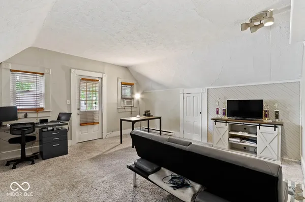 $250,000 | 110 Douglas Street, Greenfield, IN 46140