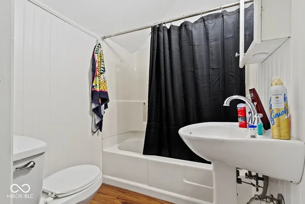 $250,000 | 110 Douglas Street, Greenfield, IN 46140