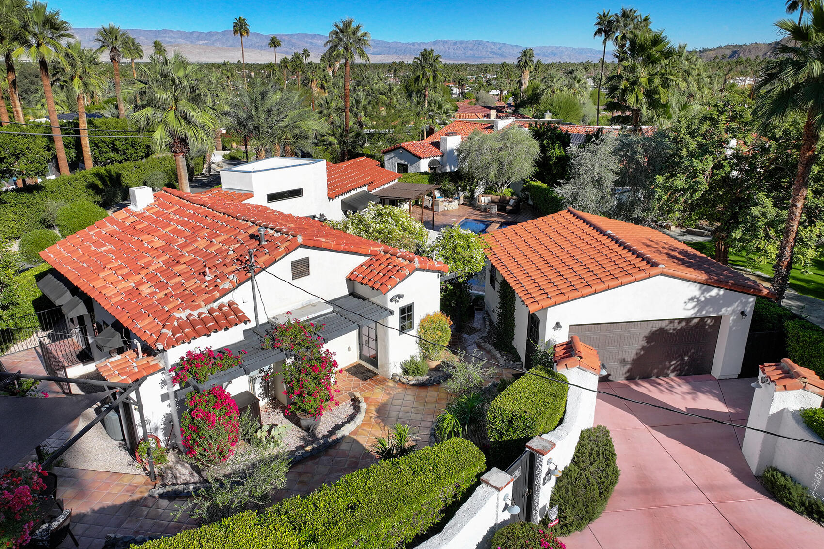 324 West Overlook Road Palm Springs, CA 92264 - Photo 3 of 59 DJI_20231121132255_0211_D-Edit
