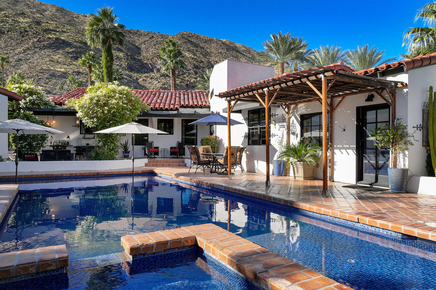 324 West Overlook Road Palm Springs, CA 92264 - Photo 4 of 59 DJI_20231121131606_0181_D-Edit