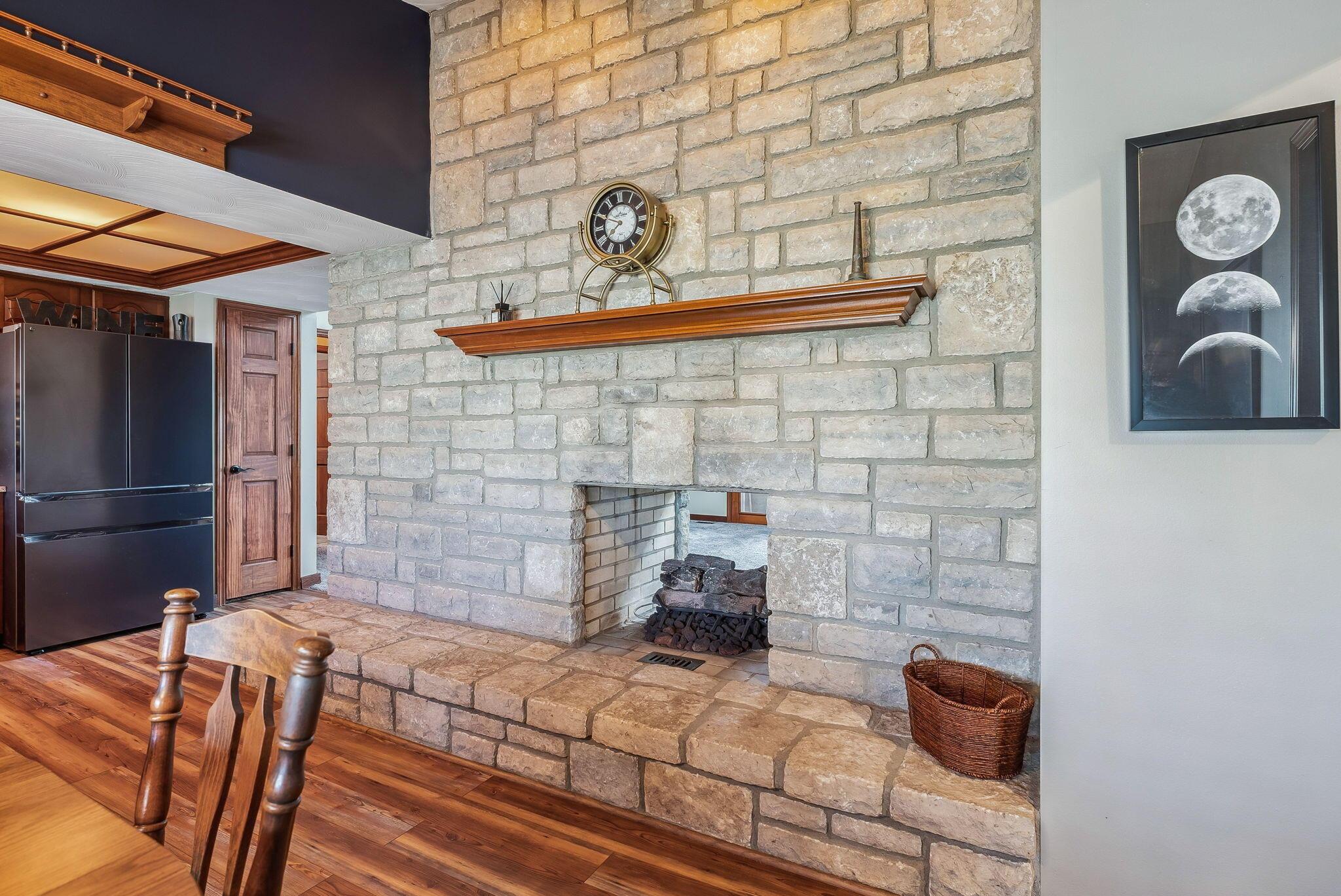 588 Country Club Road Columbus, OH 43213 - Photo 10 of 48 Fireplace Country Club