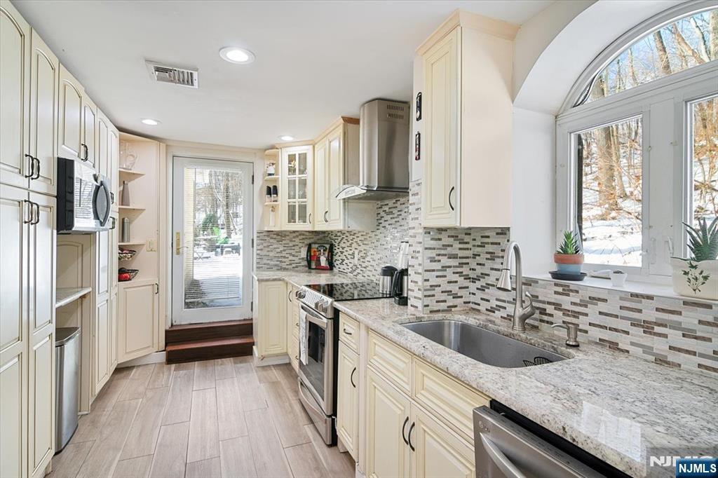 5 Old Gormely Lane Butler, NJ 07405 - Photo 8 of 15