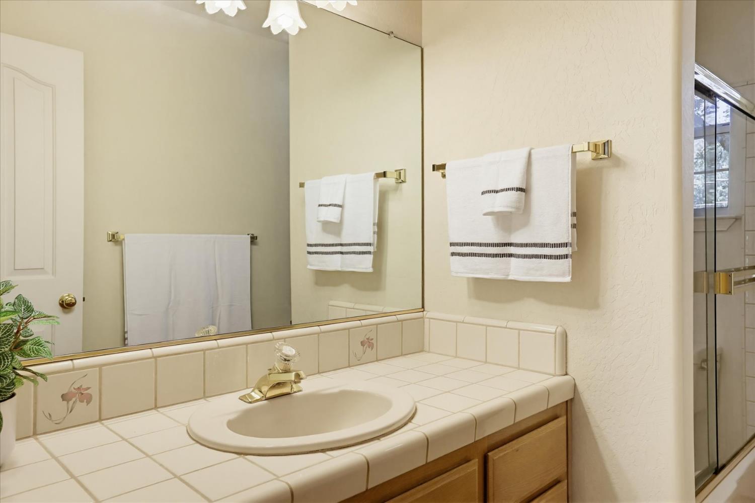 21324 Oak Ridge Drive Grass Valley, CA 95945 - Photo 18 of 32 a bathroom with a sink and a mirror
