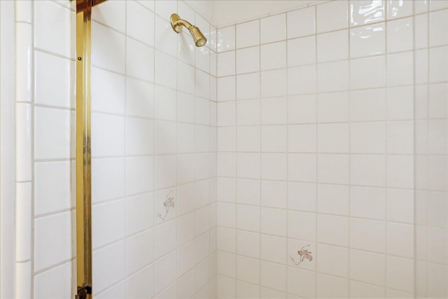 21324 Oak Ridge Drive Grass Valley, CA 95945 - Photo 19 of 32 a bathroom with a shower