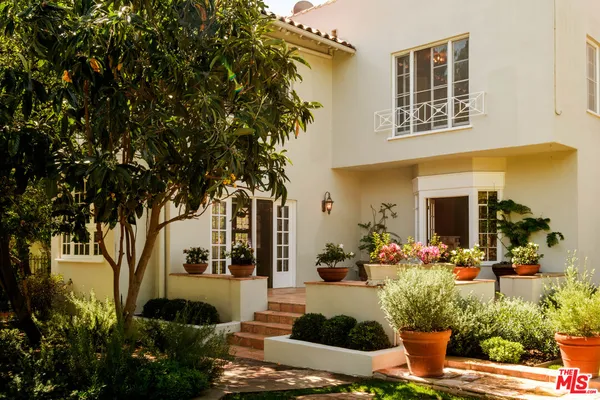 a view of entryway