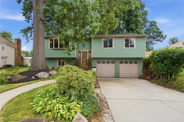 $249,000 | 163 Oakhurst Drive, Munroe Falls, OH 44262
