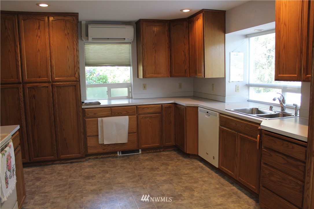 230 South 15th Street Renton, WA 98055 - Photo 10 of 25