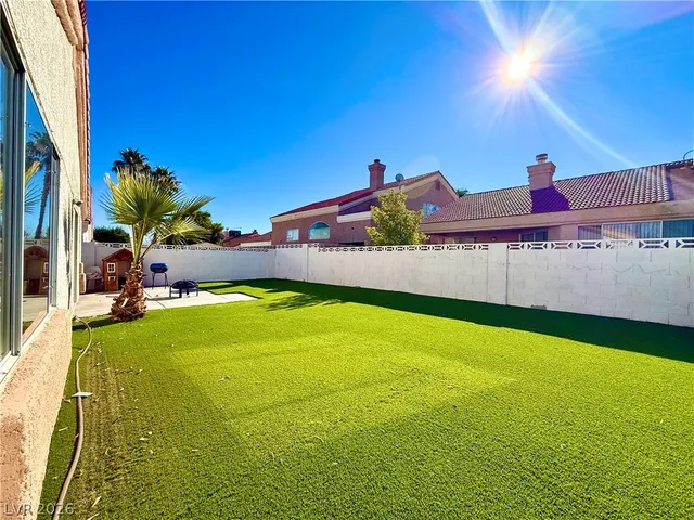 $2,200 | 6717 Silvery Avenue, Las Vegas, NV 89108