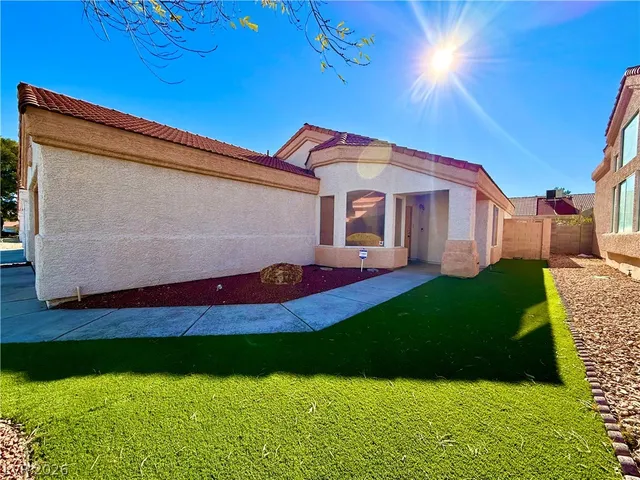 $2,200 | 6717 Silvery Avenue, Las Vegas, NV 89108