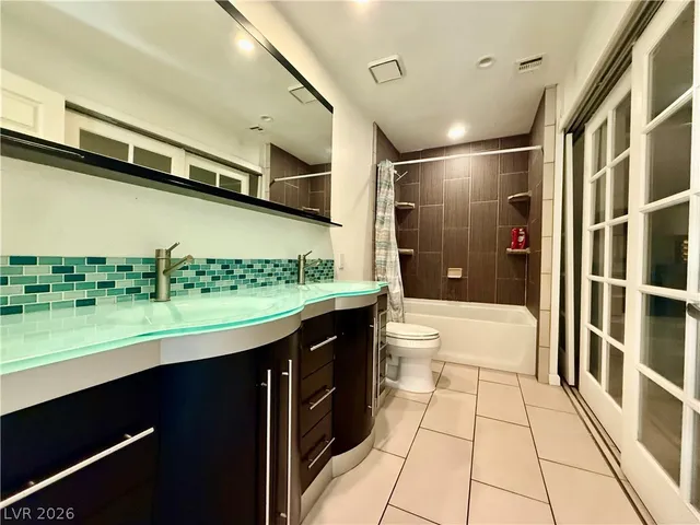 $2,200 | 6717 Silvery Avenue, Las Vegas, NV 89108