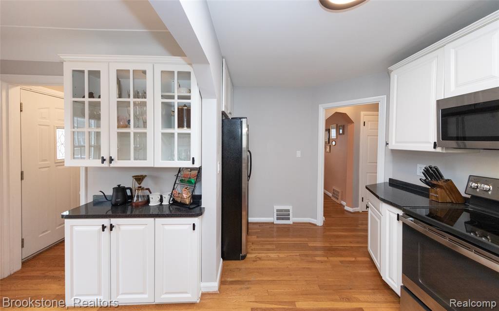 2156 Cambridge Road Berkley, MI 48072 - Photo 18 of 39 Gallery Image 18