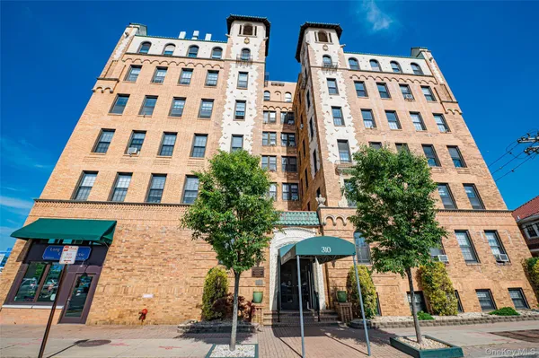 $424,999 | 310 Riverside Boulevard, Unit 3I, Long Beach, NY 11561