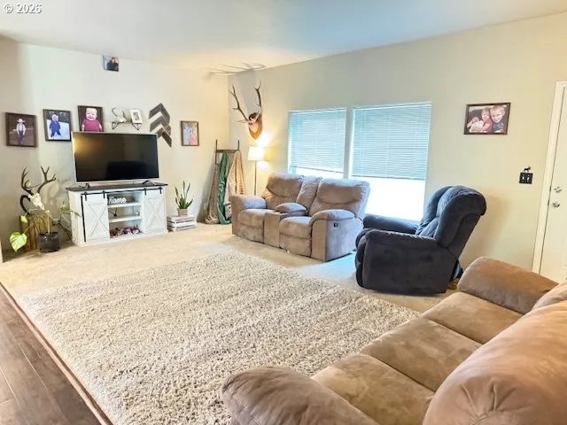 $470,000 | 345 Debbie Court, Glide, OR 97443