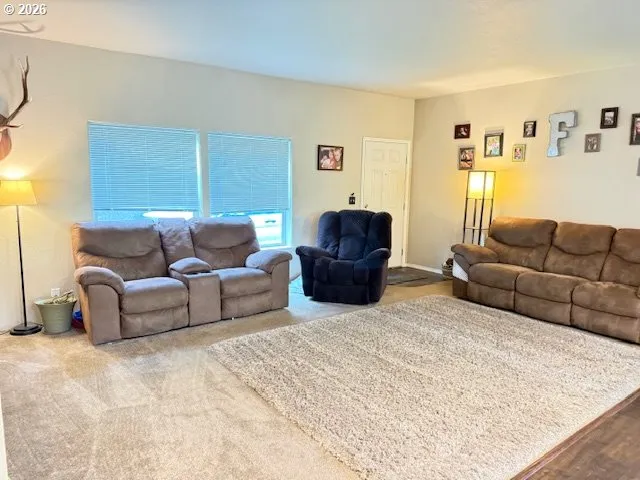 $470,000 | 345 Debbie Court, Glide, OR 97443