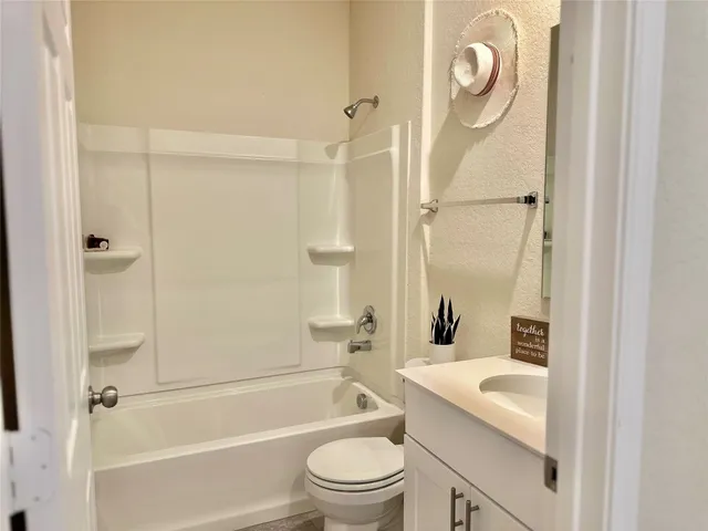 $1,975 | 3111 Red Columbine Street, New Braunfels, TX 78130