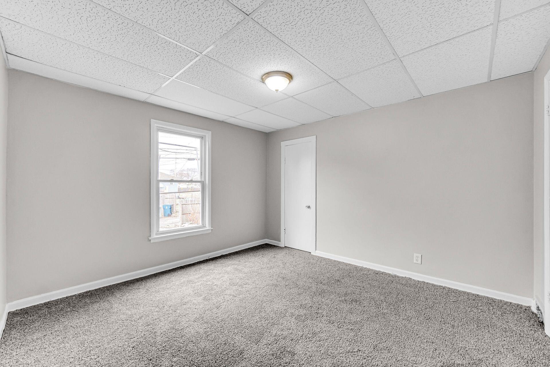 6220 Garfield Avenue Hammond, IN 46324 - Photo 12 of 20 an empty room with a window