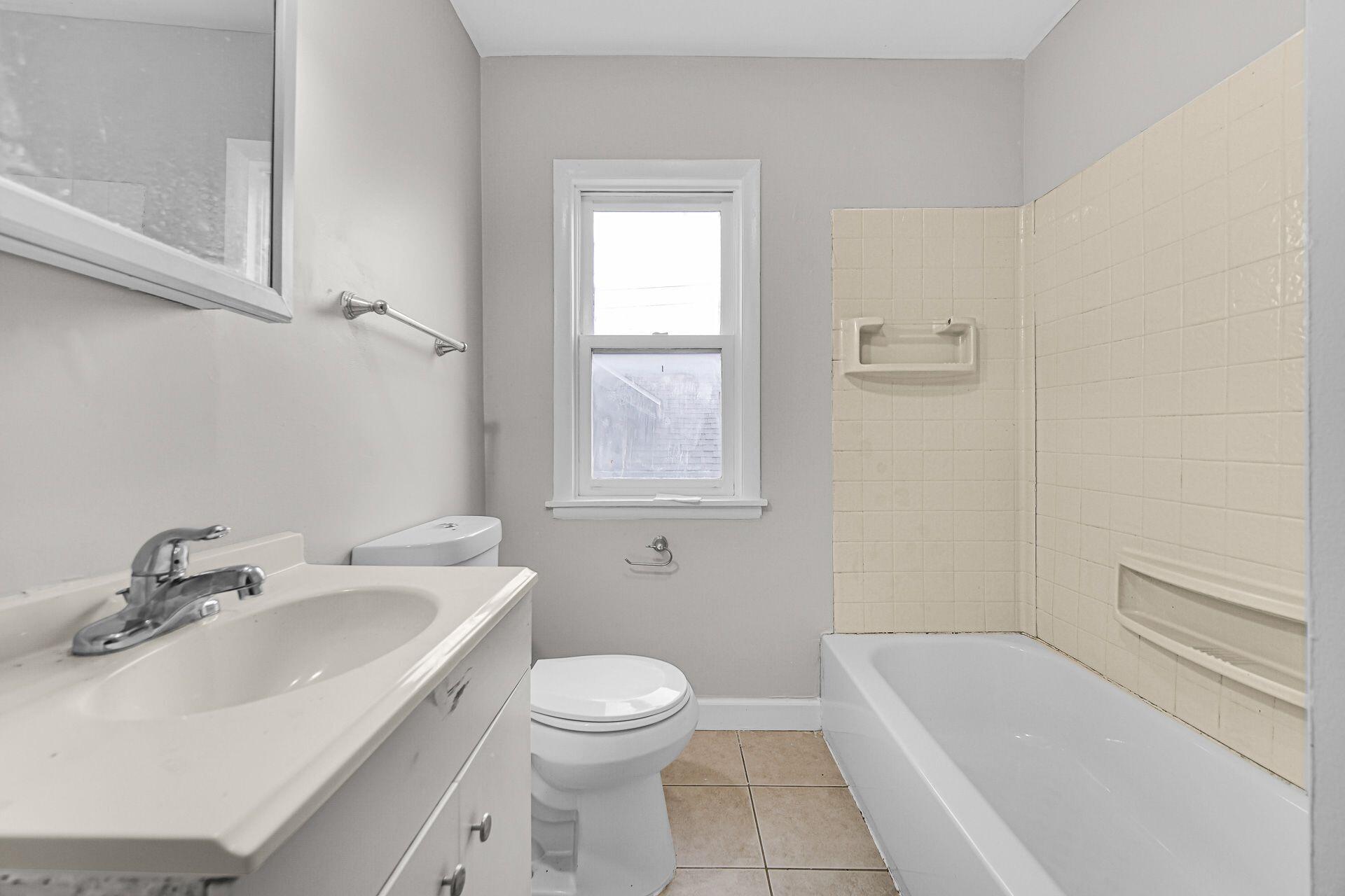 6220 Garfield Avenue Hammond, IN 46324 - Photo 13 of 20 a bathroom with a sink a toilet and bathtub