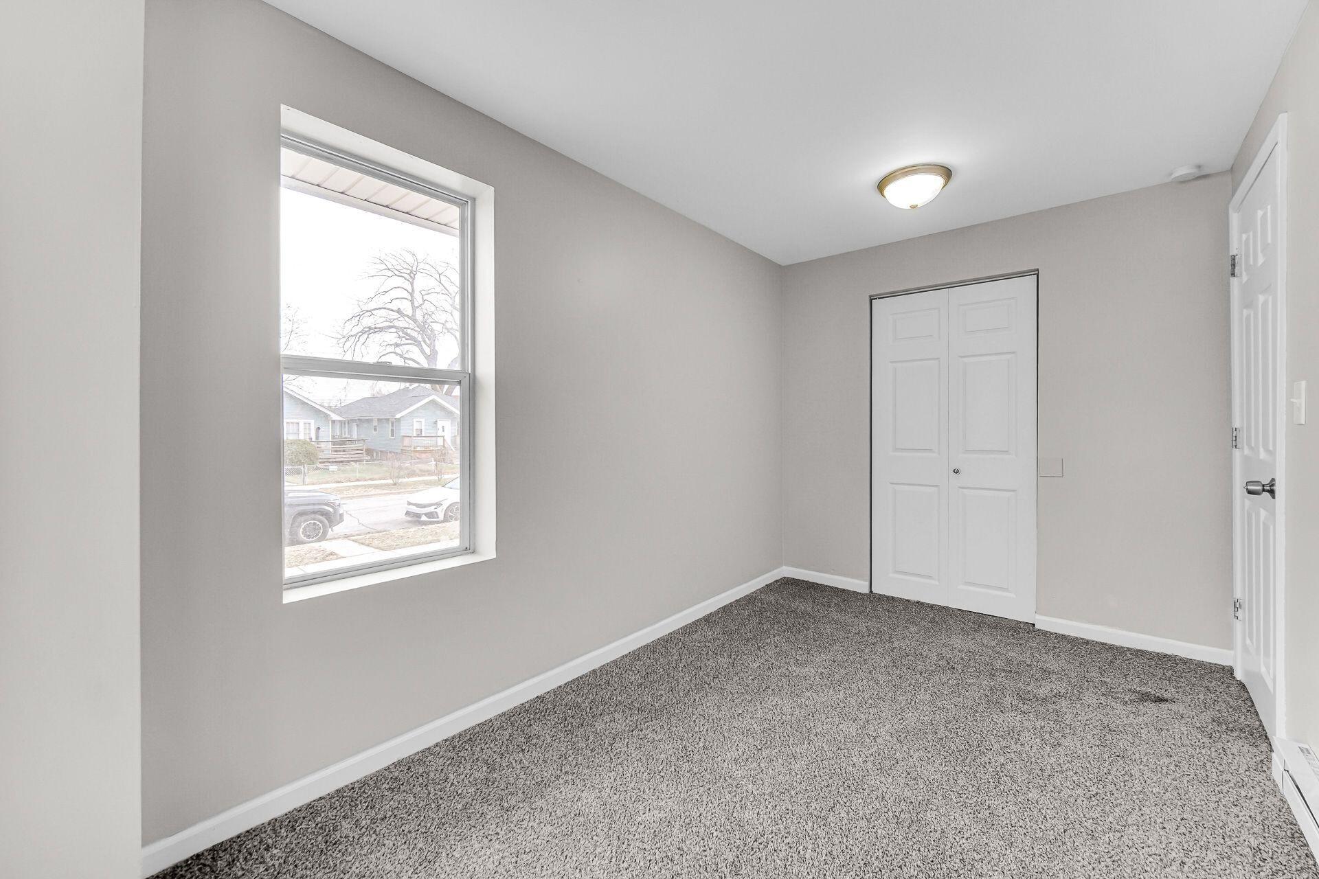 6220 Garfield Avenue Hammond, IN 46324 - Photo 5 of 20 an empty room with windows