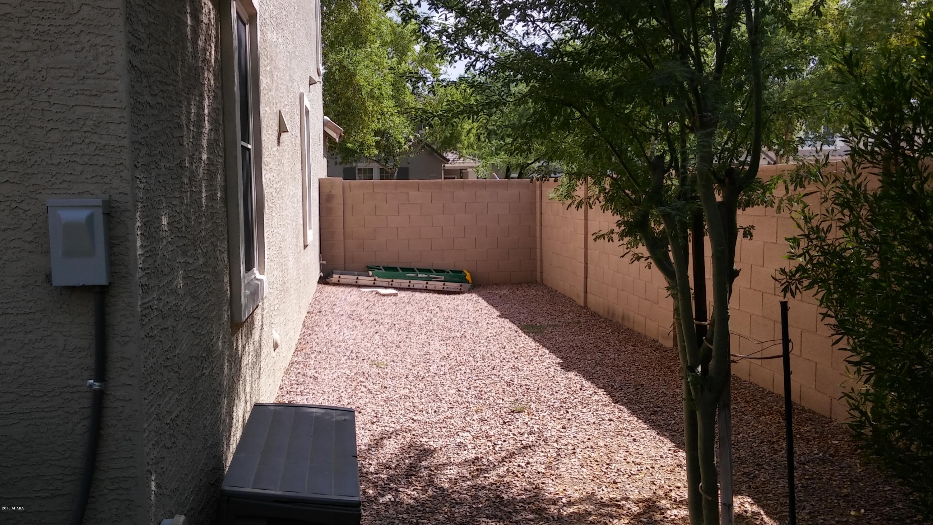 2322 East Pecan Road Phoenix, AZ 85040 - Photo 4 of 40 20150827_144448_HDR